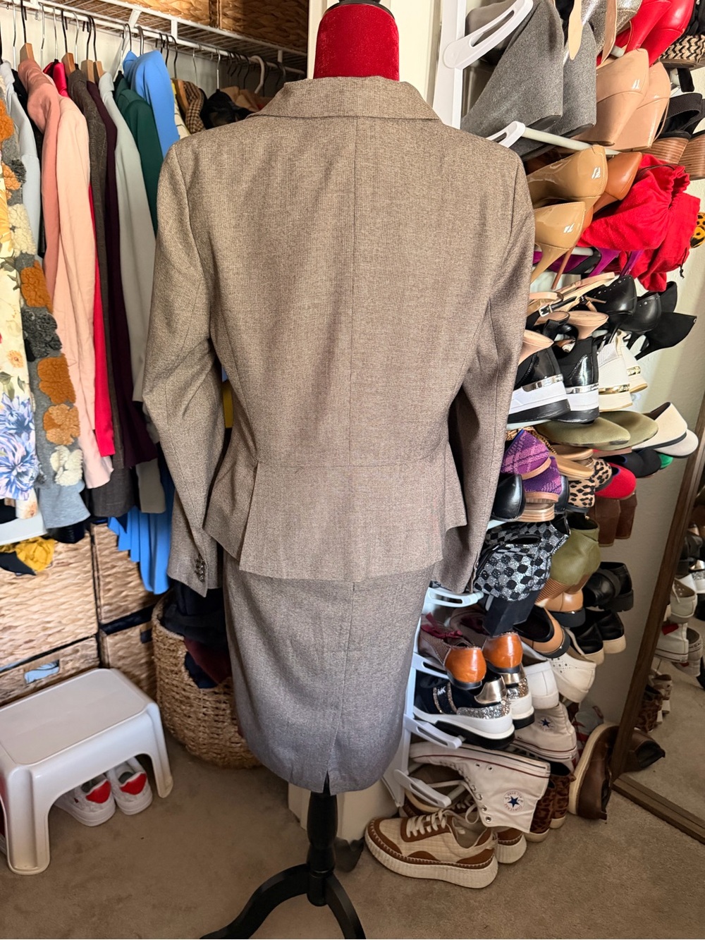 Ann Taylor Brown Two-Piece Skirt Suit - Classic Women's Set - Picture 4 of 8